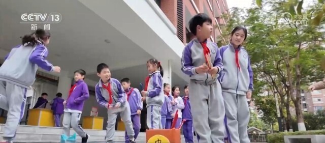 西蒙尼為馬